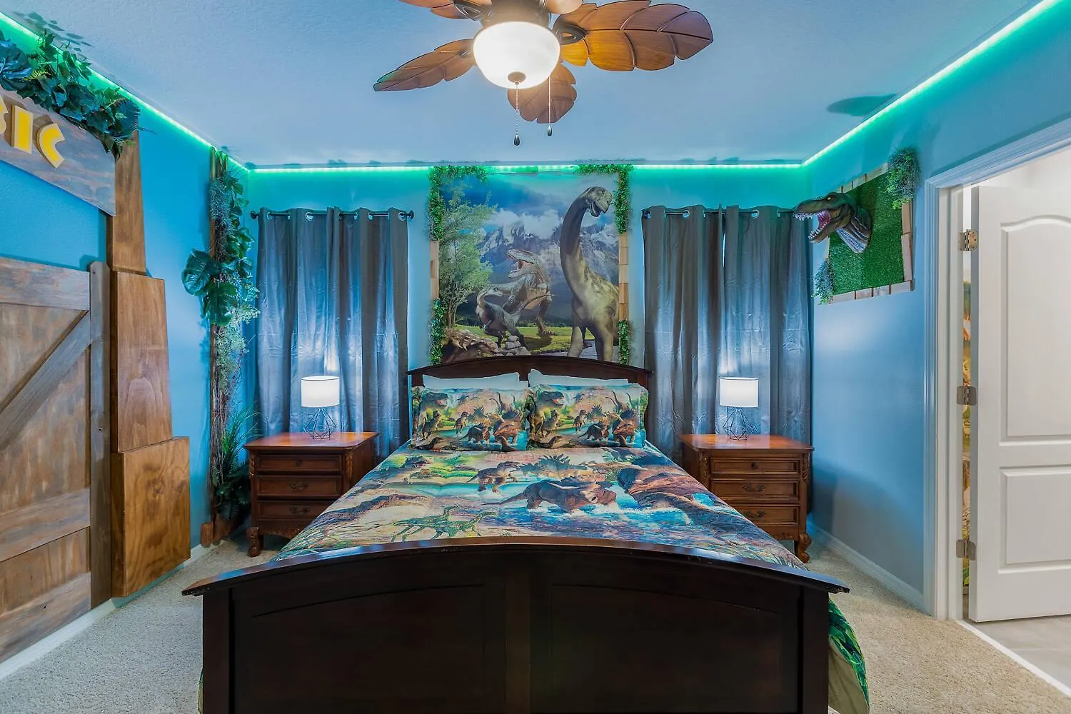 Super Themed House W Pool Theater Much More Davenport 0*,